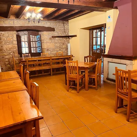 Pinares - La Casona De Revenga Хостел