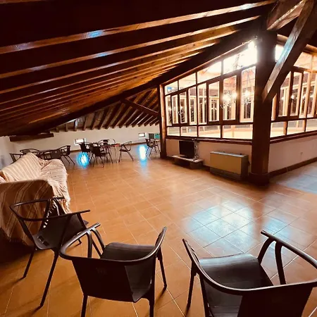 Хостел Pinares - La Casona De Revenga Регумьель-де-ла-Сьерра